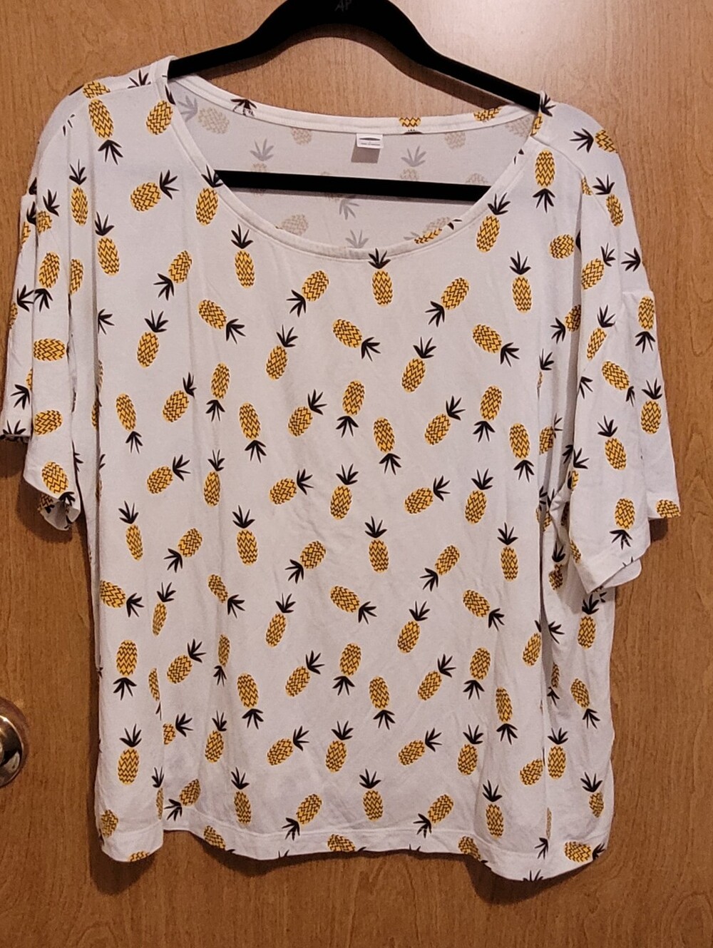 Old Navy Pineapple Print Top – Size Large 🍍